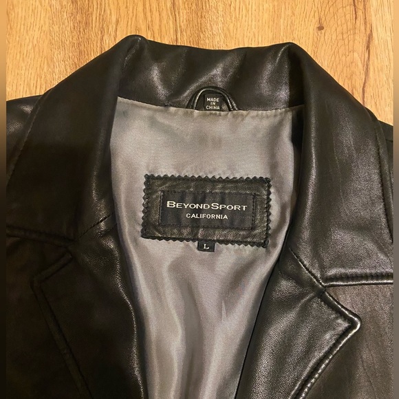 Vintage Y2K Genuine Butter-soft Leather Blazer. Pit to pit = 19.5 in. 2 pockets. - Picture 2 of 16